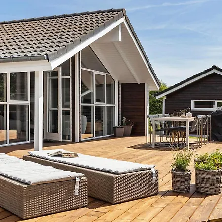 Semesterbostad Beautiful In With Sauna Hals