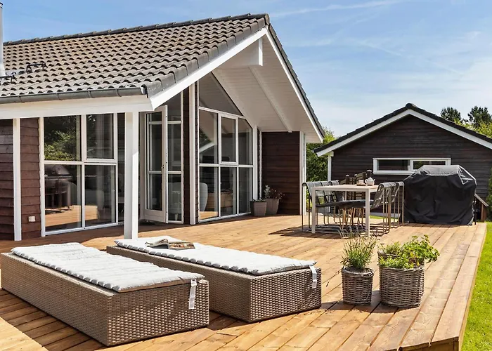 Holiday home Beautiful In With Sauna Hals