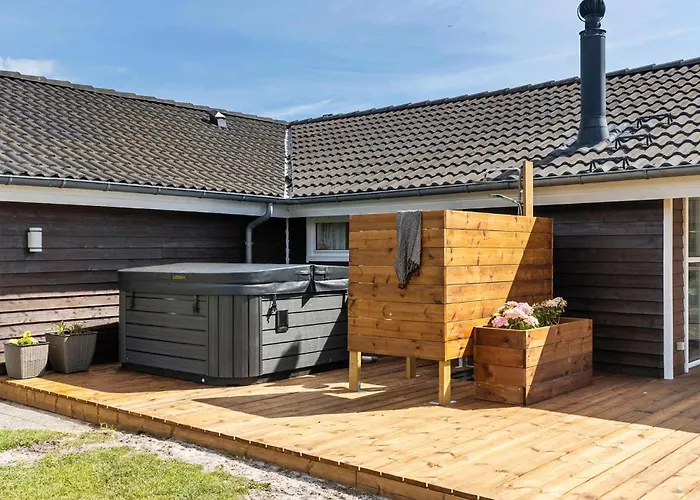 Holiday home Beautiful In With Sauna Hals